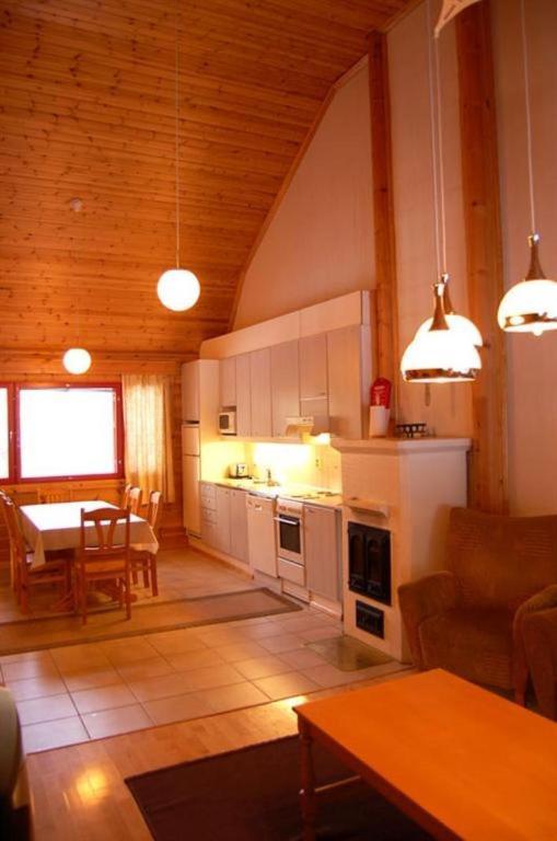 Lomaperkkioe Apartments Vuokatti Rum bild